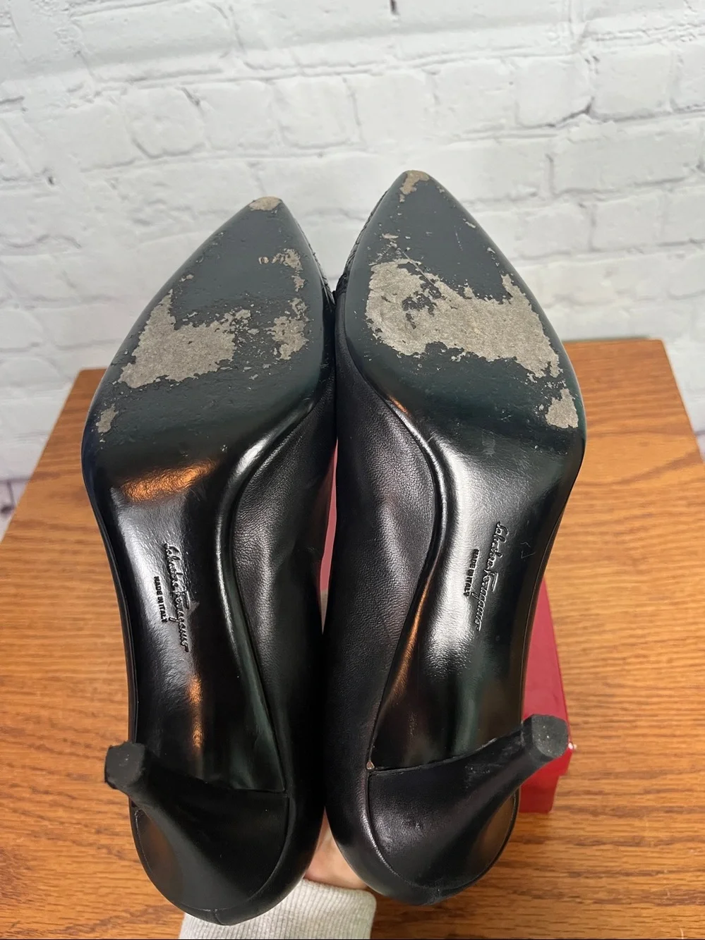 Salvatore Ferragamo Beverly Nero Napa Quilted Cap Gancini Charm Heels Sz 8.5 C